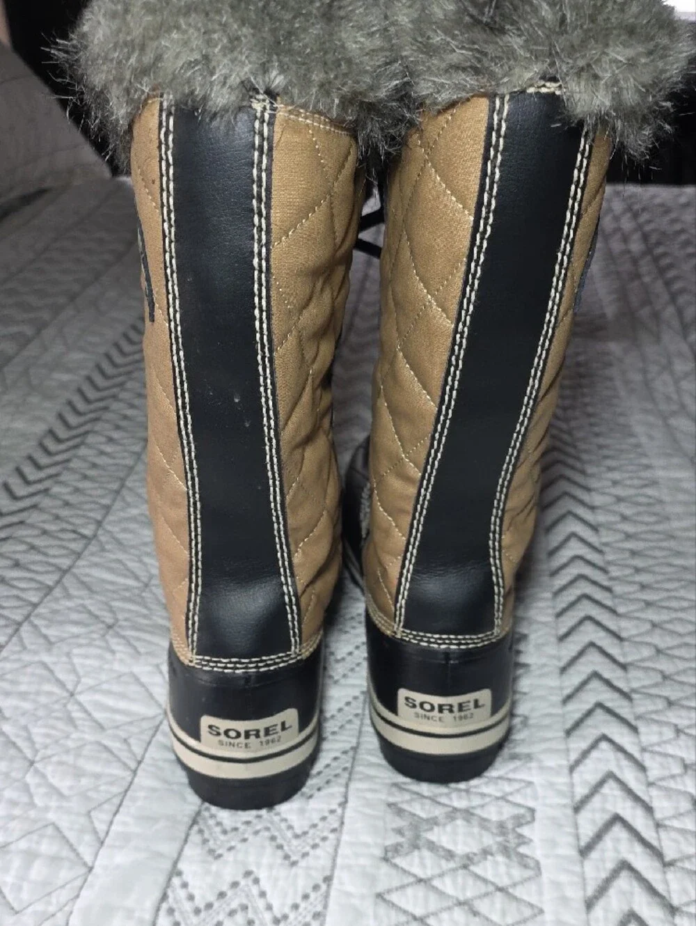 Sorel Women's Tan and Black Fur-Trim Lace-Up Winter Boots